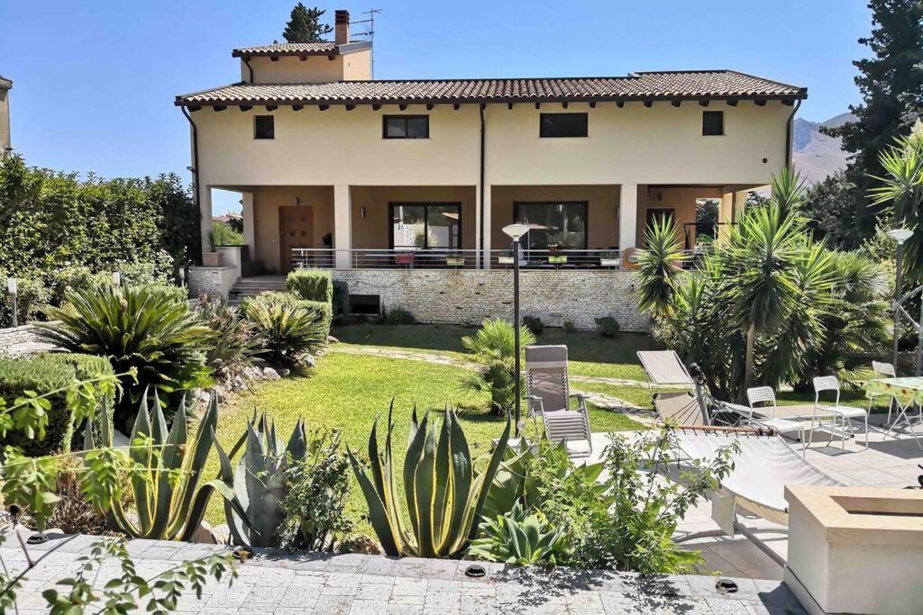 מונריאלה Villa Tiziana מראה חיצוני תמונה